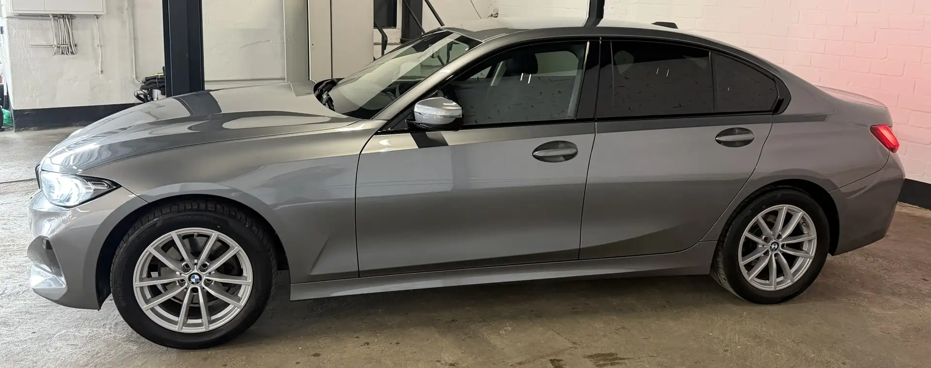 BMW 320 d LCI Aut. Limousine | Hochglanz Shadow-Line Grau - 2