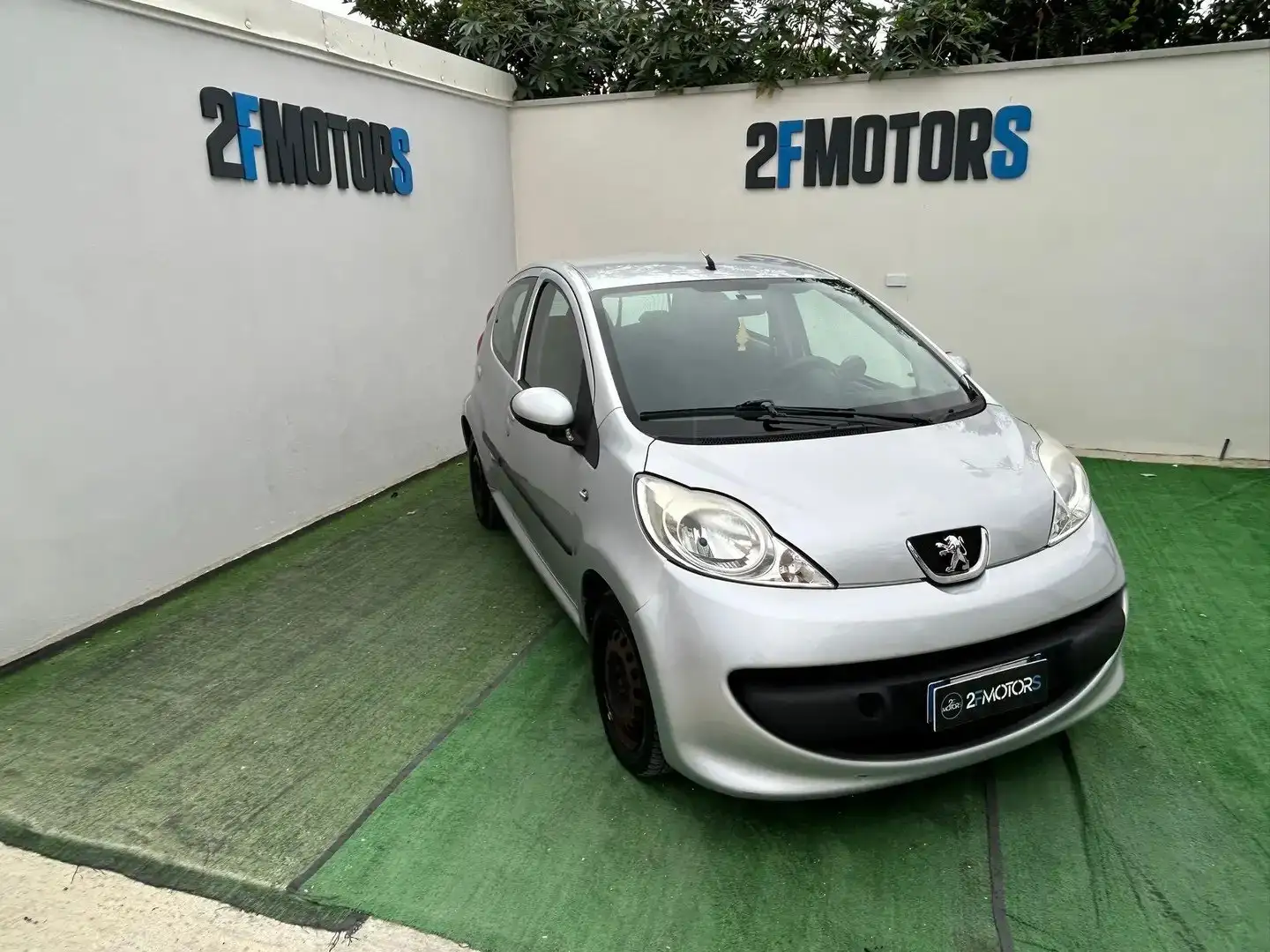 Peugeot 107 5p 1.0 12v Desir Negro - 1