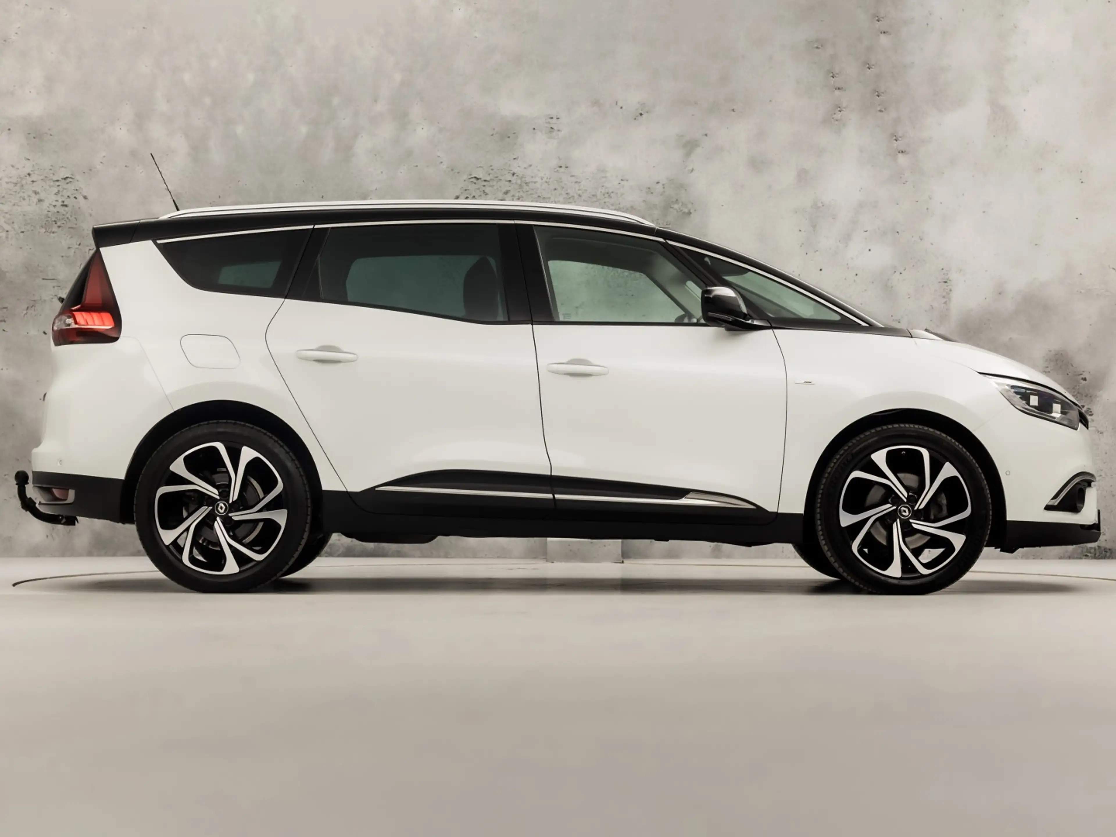 Renault Grand Scenic 1.3 TCe Bose 7 Persoons (PANORAMADAK, APPLE CARPLA — photo 4