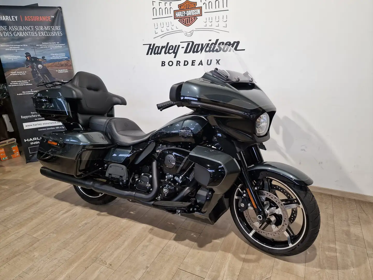 Harley-Davidson Street Glide Šedá - 2
