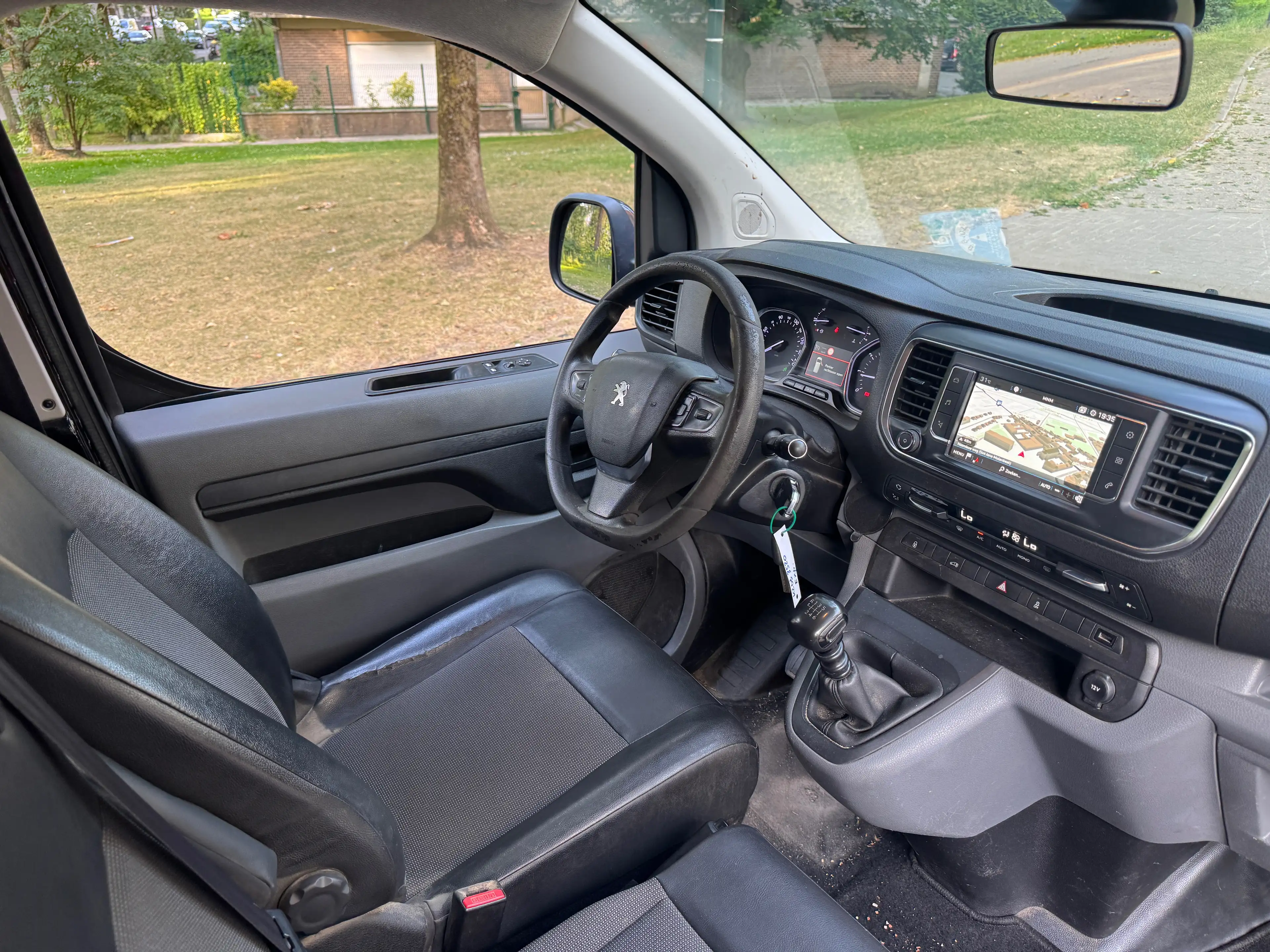 Peugeot Expert Expert 2.0 BlueHDi L3 Long Utility S — photo 11