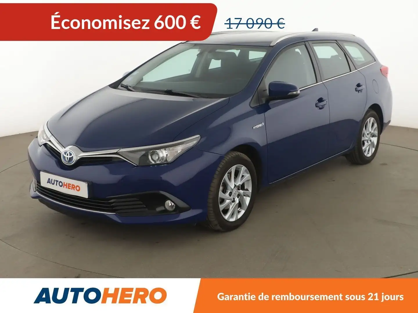 Toyota Auris 1.8 Hybride Dynamic Bleu - 1