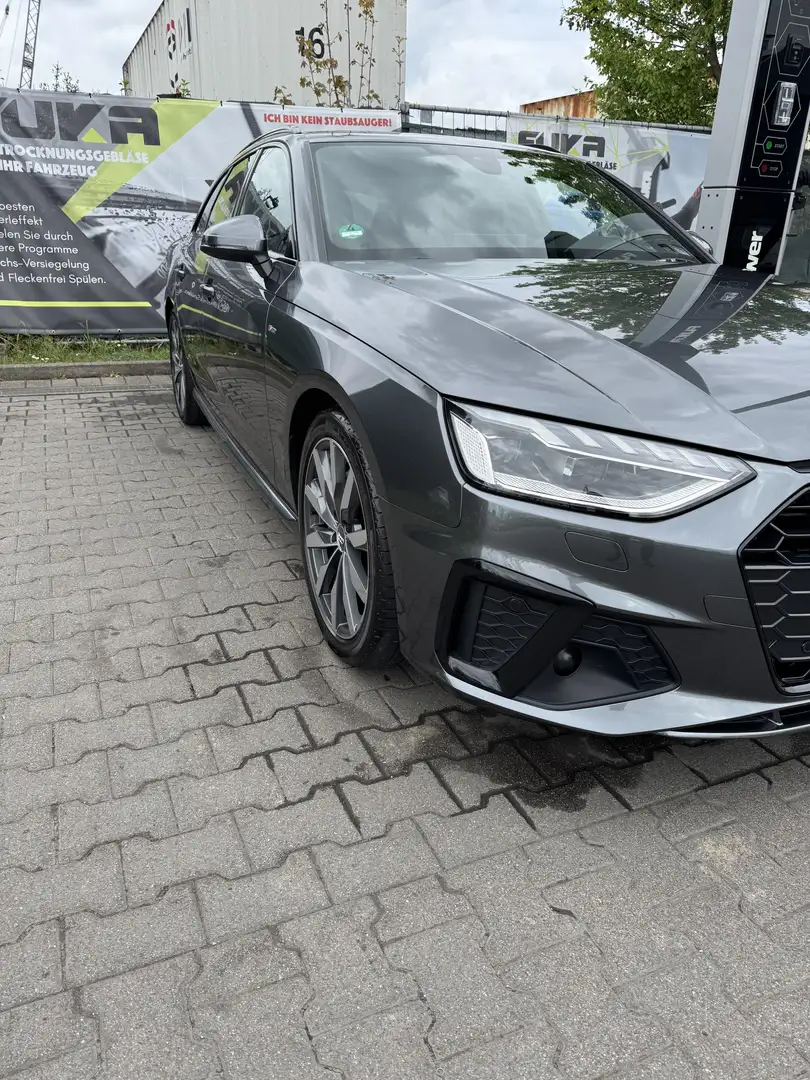 Audi A4 Avant 40 TDI quattro S tronic line Grau - 1