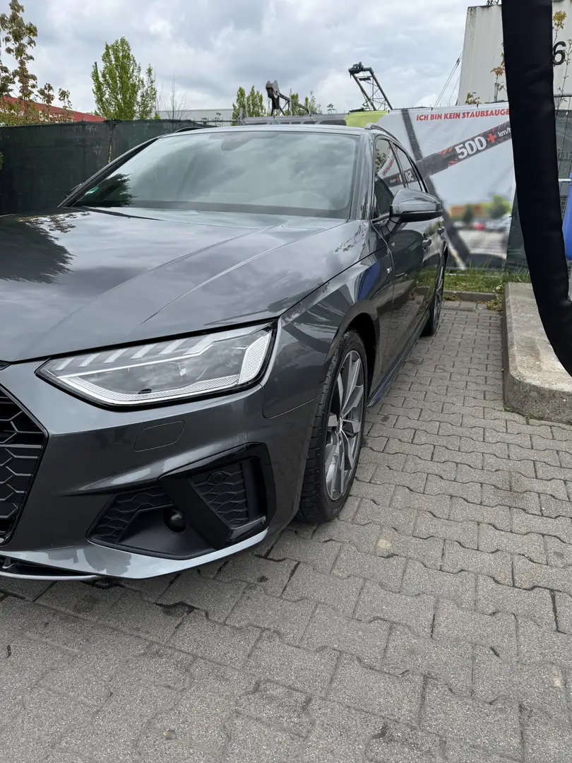 Audi A4 Avant 40 TDI quattro S tronic line Grau - 2
