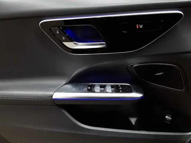 Mercedes-Benz C-Class view 16