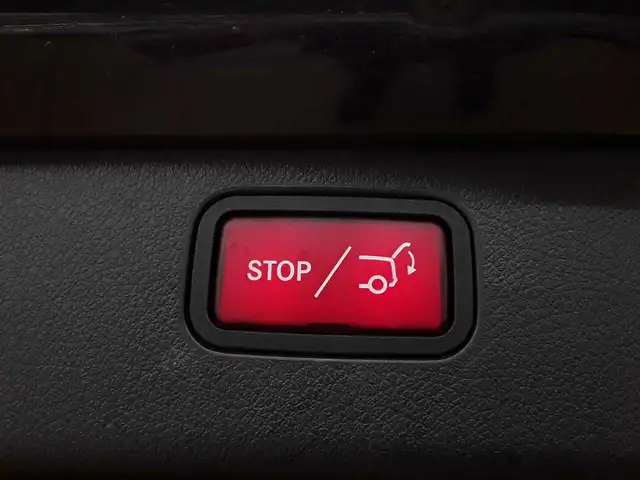 Mercedes-Benz C-Class view 17