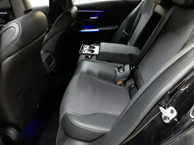 Mercedes-Benz C-Class view 13