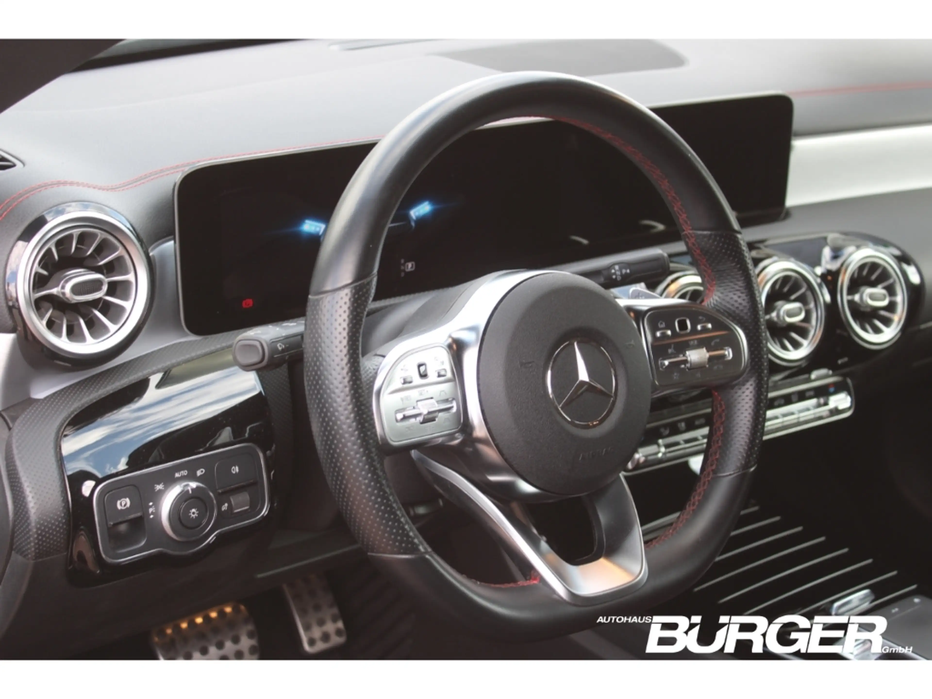 Mercedes-Benz CLA 220 AMG *Geräusche* Navi ACC Kamera SitzHZG LED High-P — photo 11