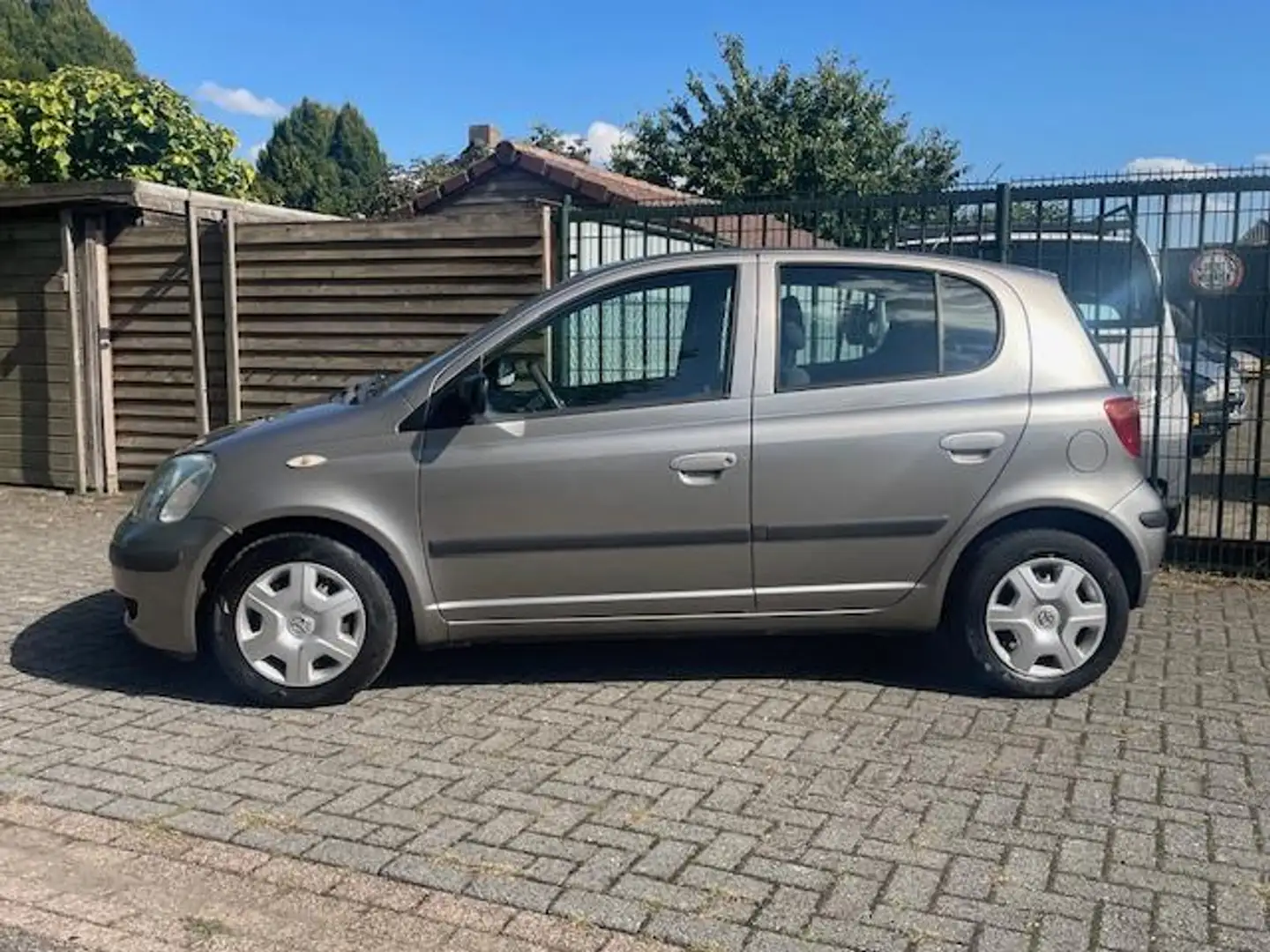 Toyota Yaris 1.3 VVT-i Idols Airco 5 Deurs Gris - 2