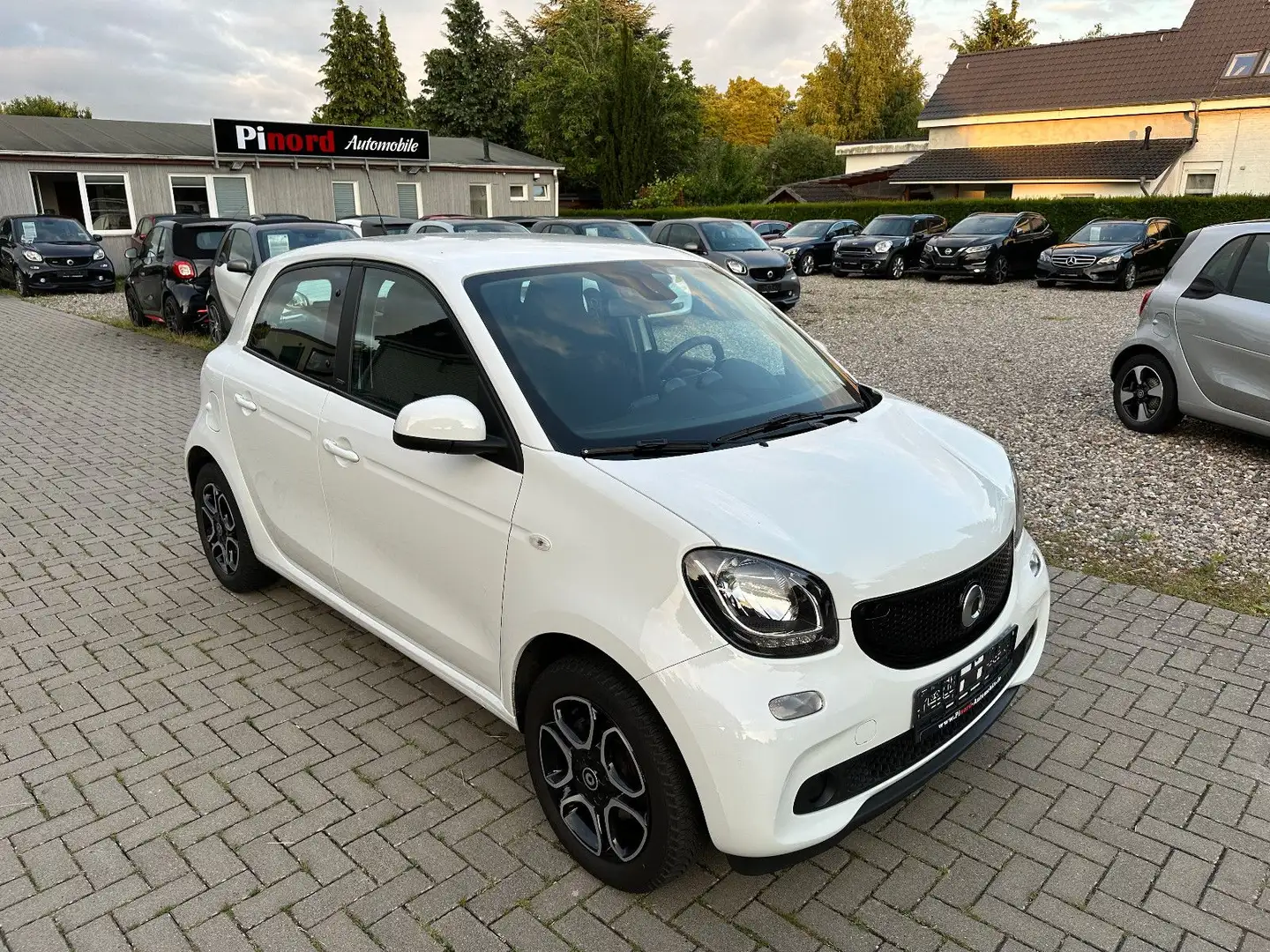 smart forFour Passion AUTOMATIK-S.HEIZ-ALU-USB-PDC-MFL Blanc - 1