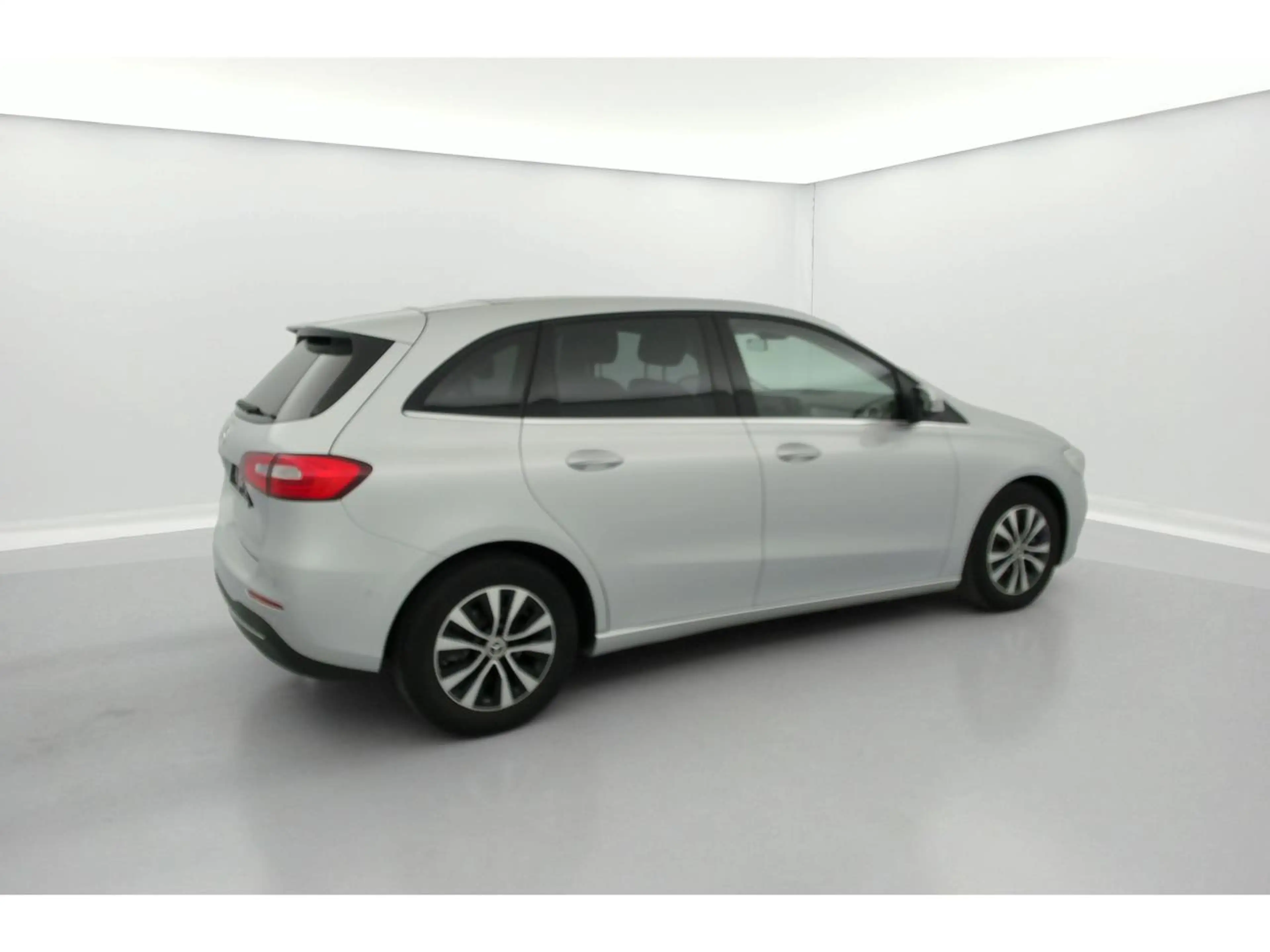 Mercedes-Benz B 180 180d Business Solution — photo 8