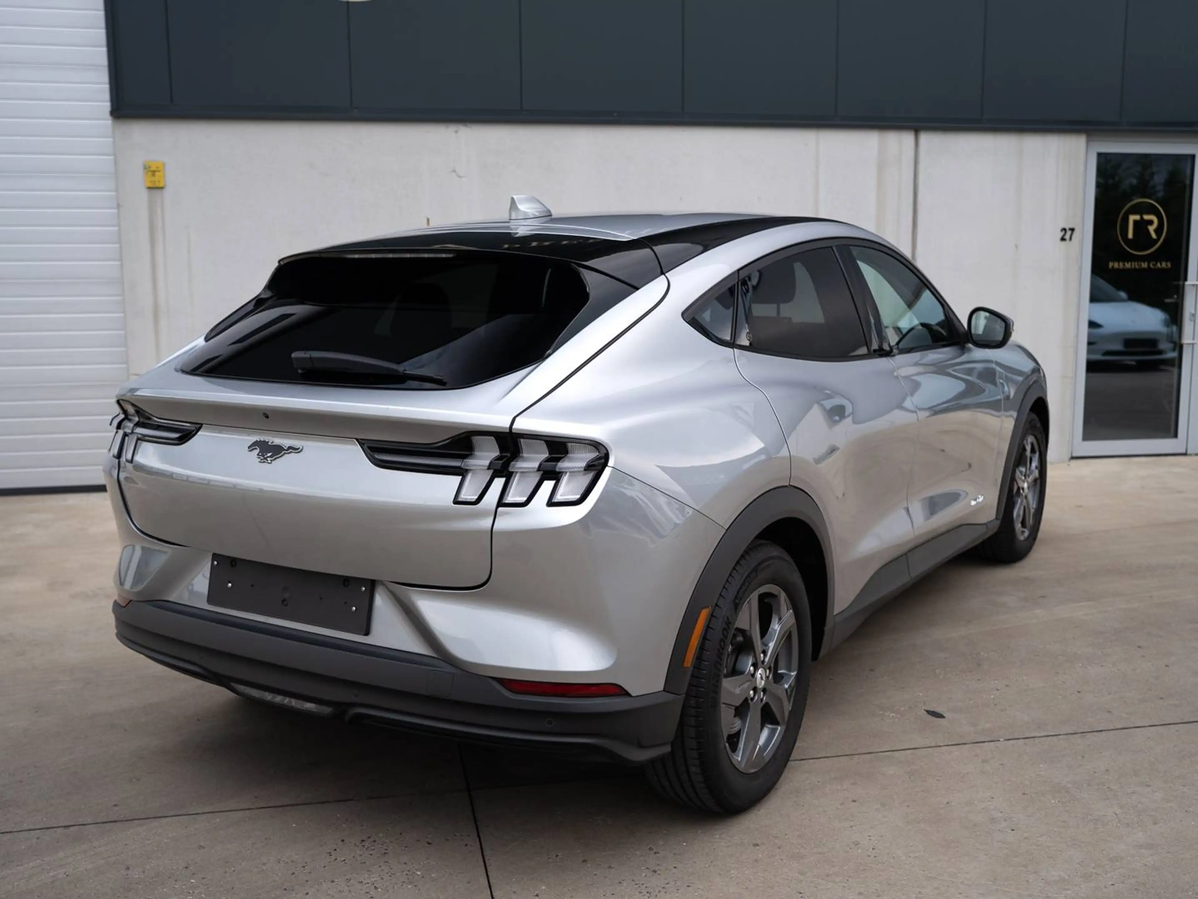 Ford Mustang Mach-E 76 kWh l Standard Range l Camera l Carplay l 93% SOH l Heated Steer — photo 11