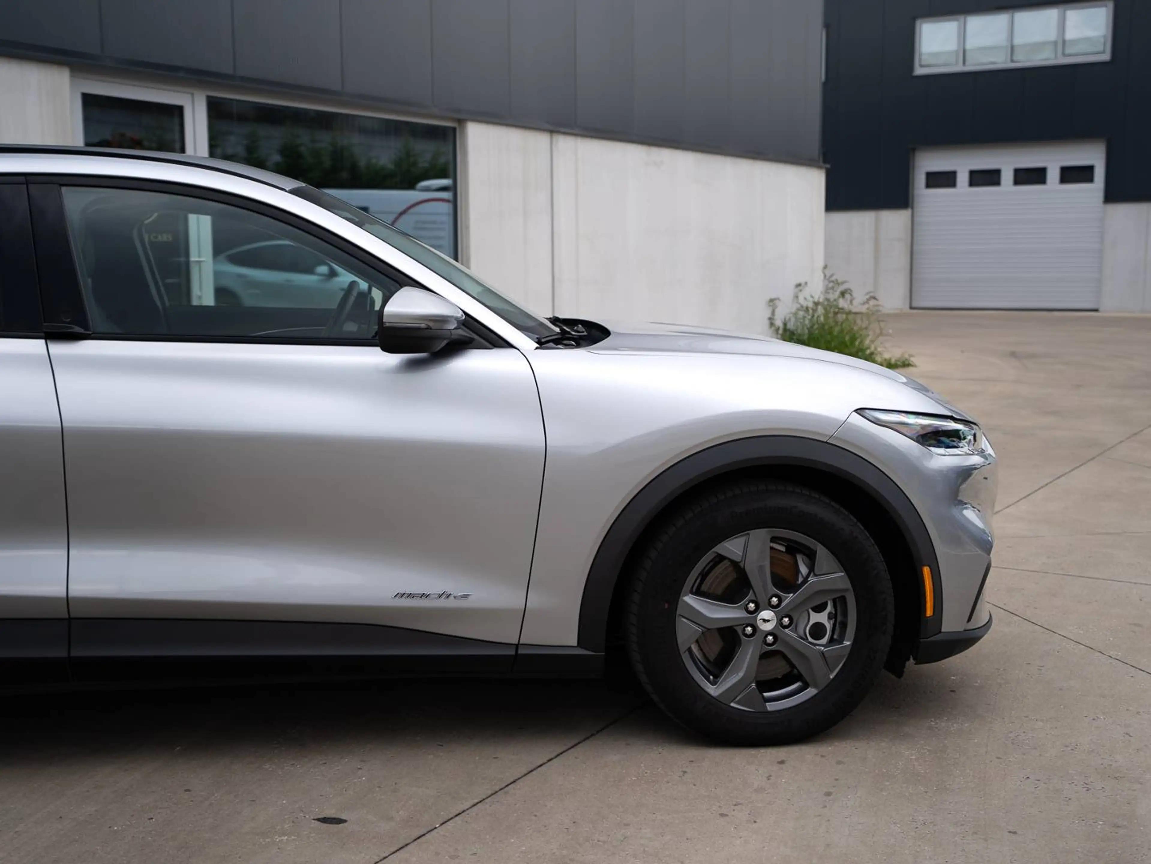 Ford Mustang Mach-E 76 kWh l Standard Range l Camera l Carplay l 93% SOH l Heated Steer — photo 9