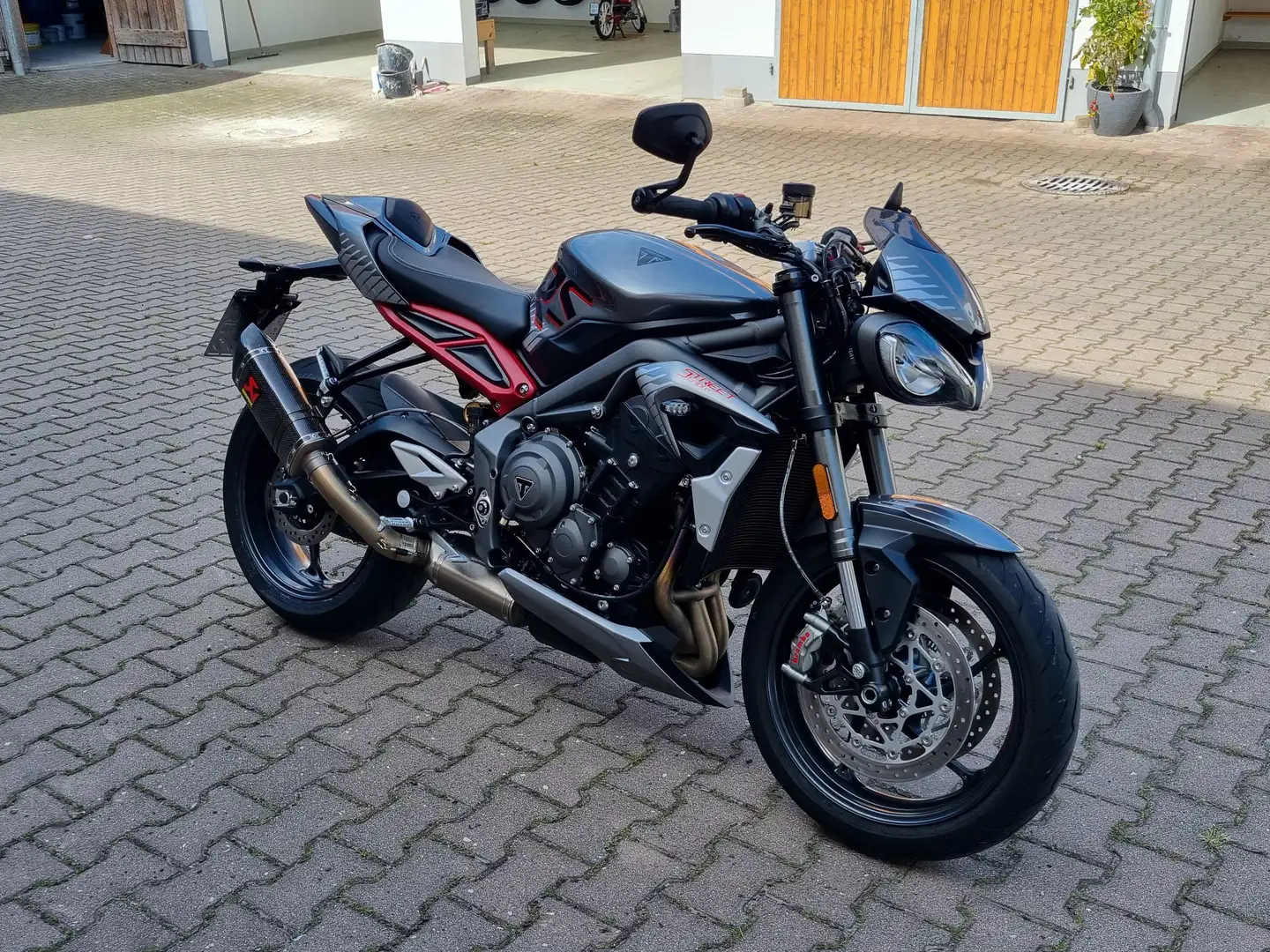 Triumph Street Triple RS Triumph Street Triple RS 765 + Akrapovic Argento - 1