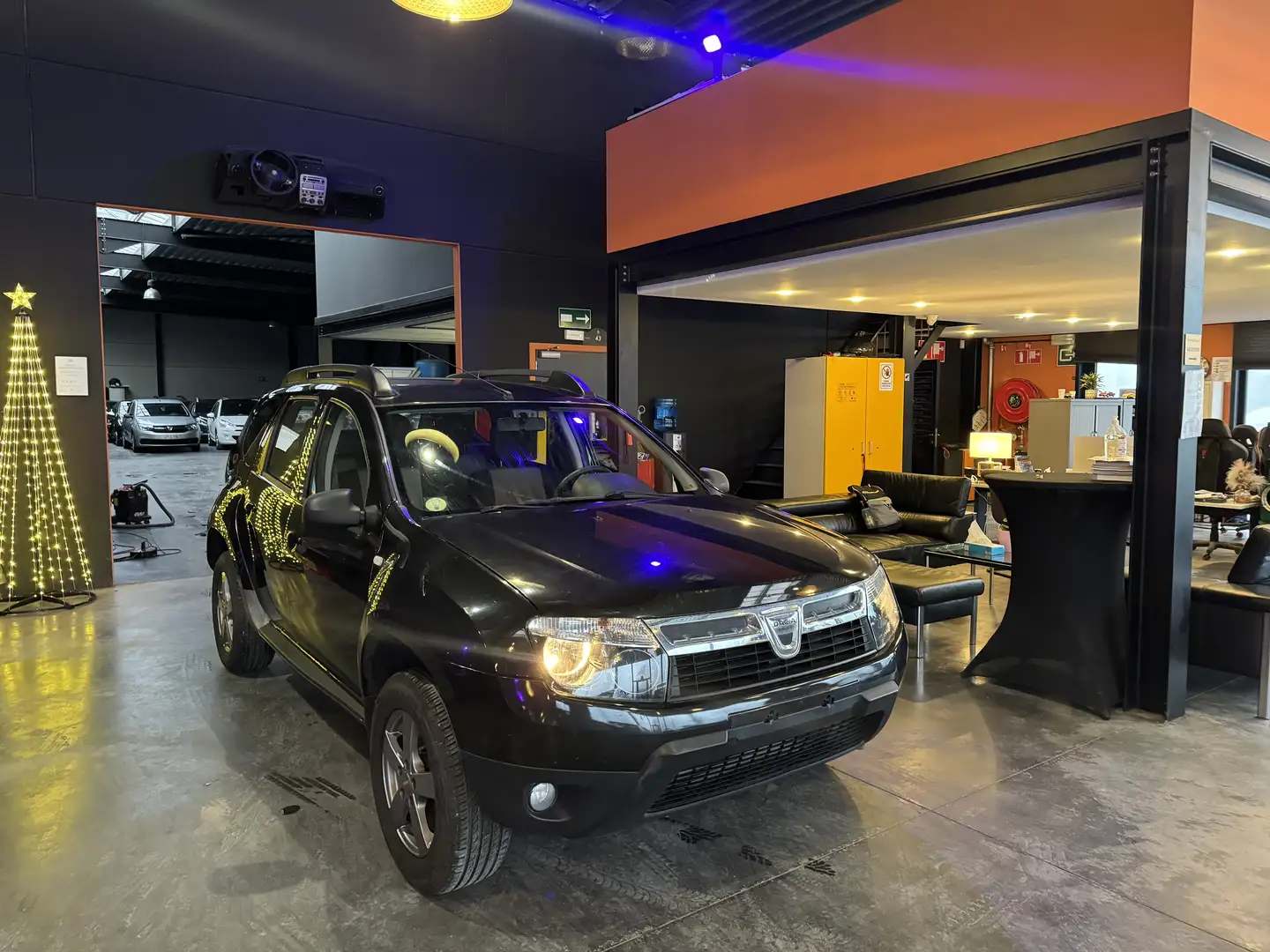 Dacia Duster 1.5 dCi 4x2 - A/C - RADIO CD/MEDIA/TEL/USB/AUX Zwart - 1