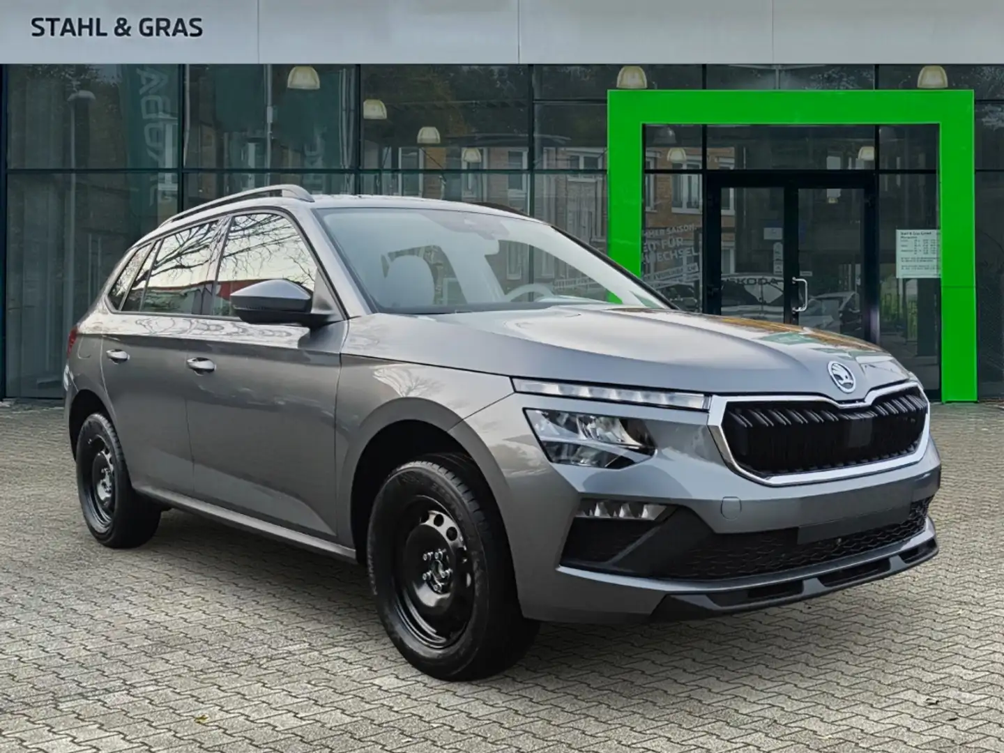 Skoda Kamiq Essence 1,0 TSI  5-Gang-Schaltgetrieb digitales Co Grau - 1