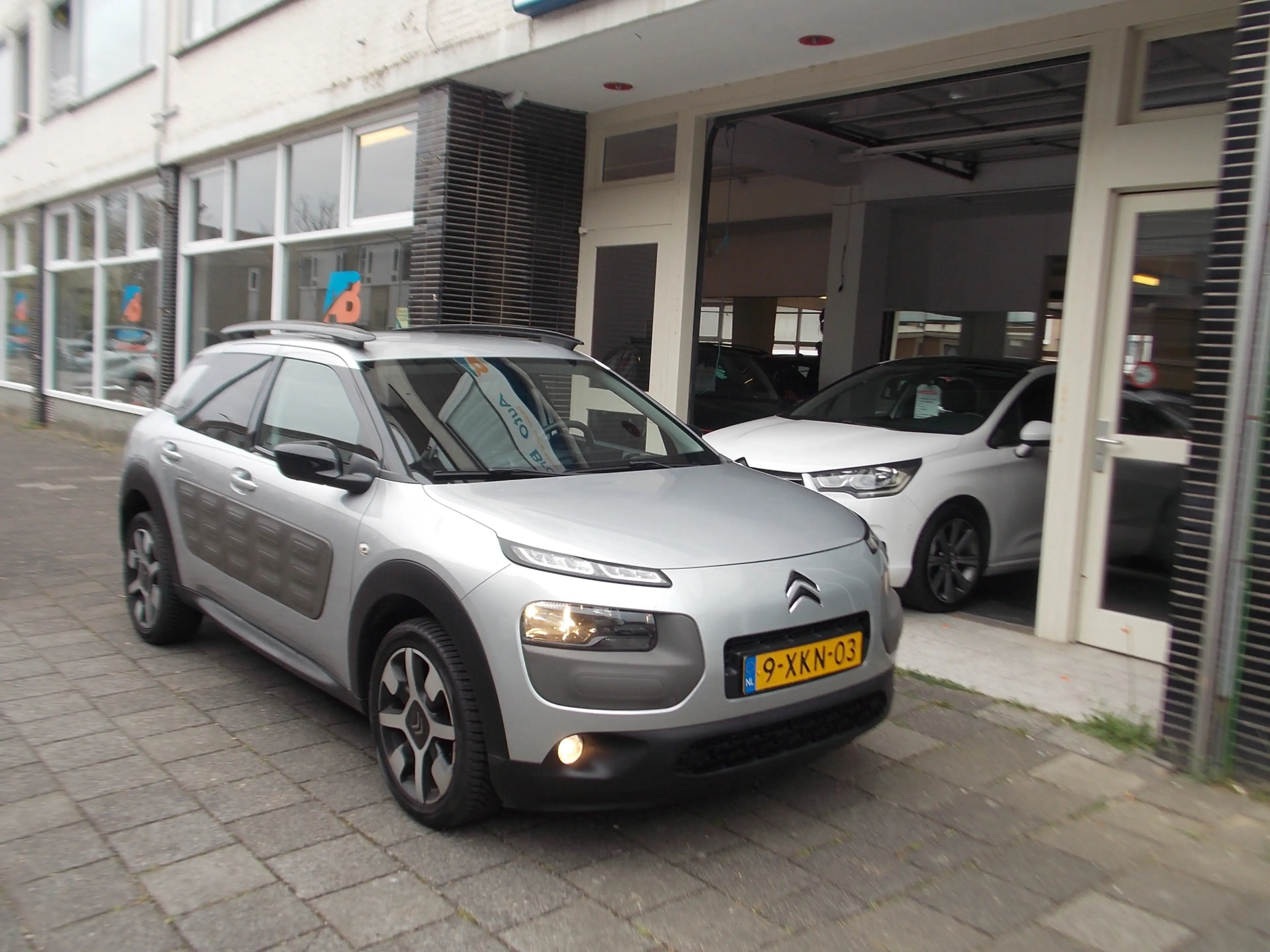 Citroen C4 Cactus 1.2 e-VTi Feel NAVI CAMERA AUTOMAAT INCL APK