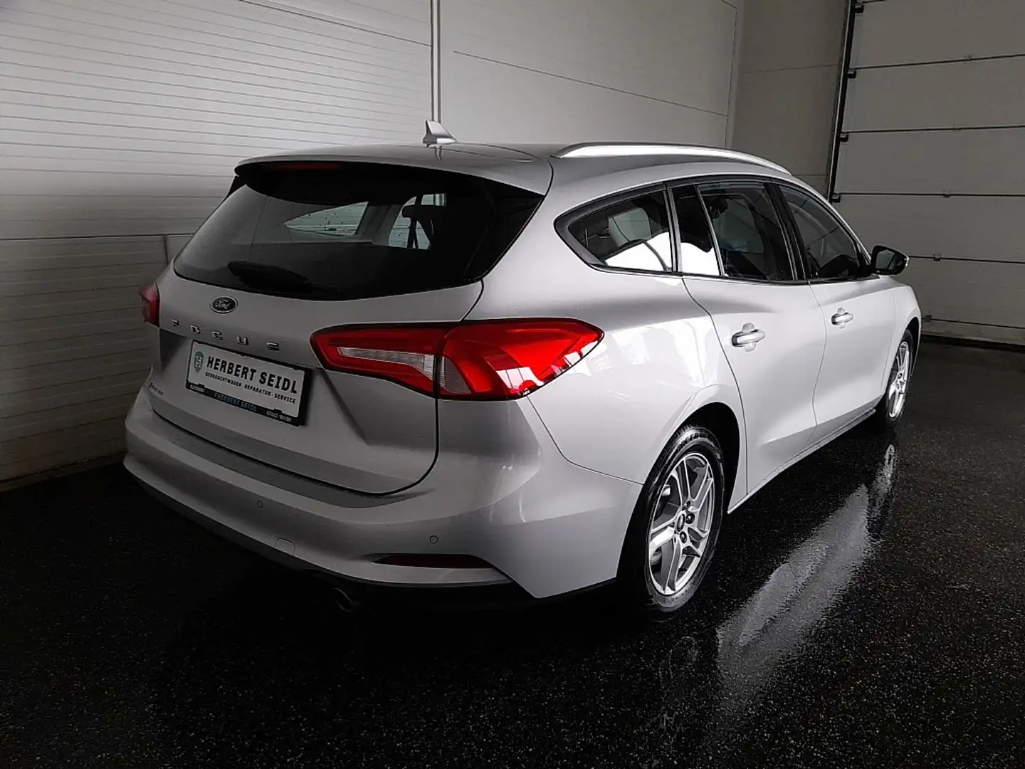 Ford Focus Turnier C&C 1,5 EcoBlue Aut. *LED / NAVI / TEMP... Silber - 2