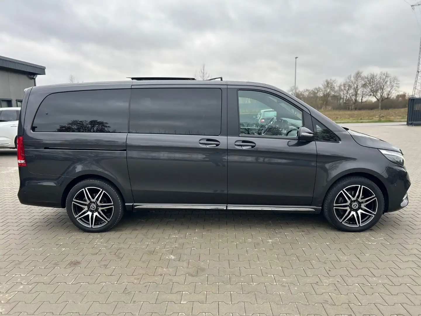 Mercedes-Benz V 300 V300d 4M Lang AMG -8S-Pano2xEl.Tür-360K-LED-19Zo Gris - 2