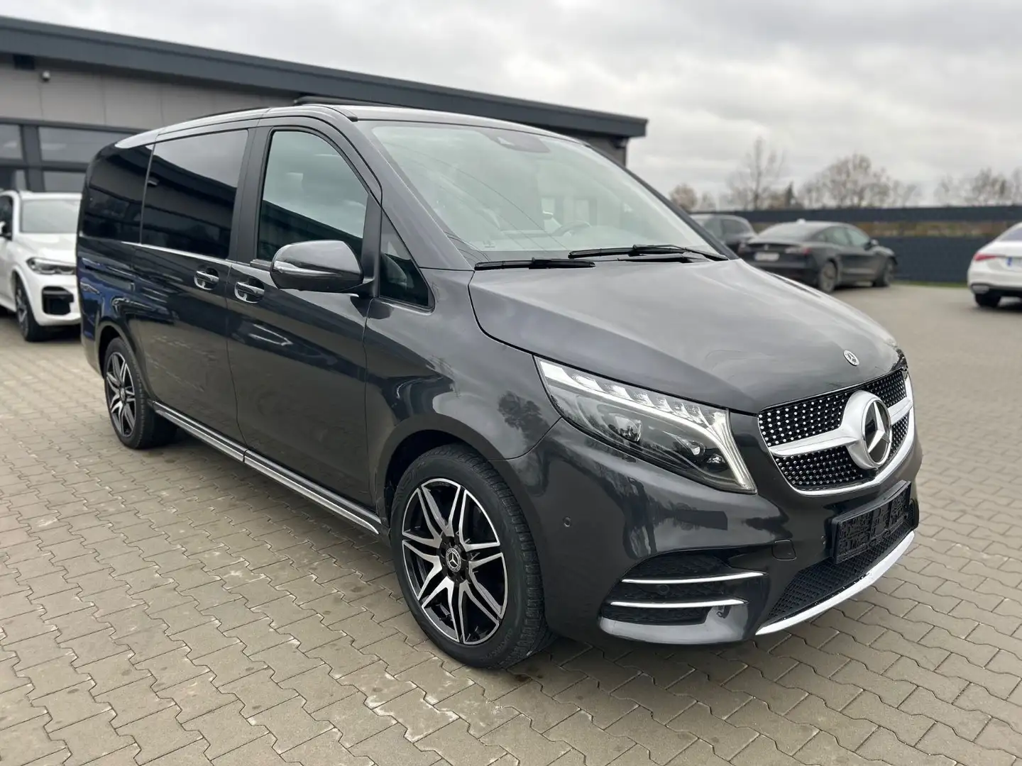 Mercedes-Benz V 300 V300d 4M Lang AMG -8S-Pano2xEl.Tür-360K-LED-19Zo Gris - 1