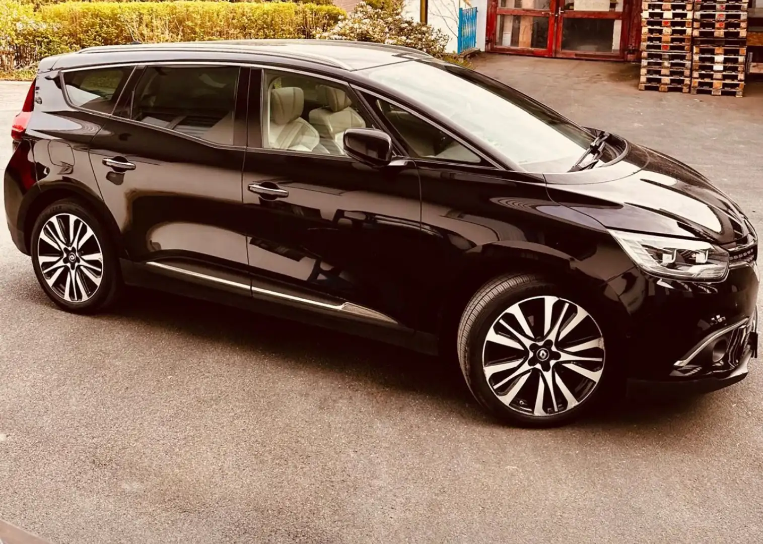 Renault Grand Scenic ENERGY dCi 130 INITIALE PARIS Negro - 2