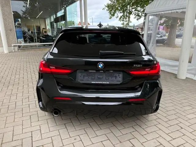 BMW 1 Series view 4