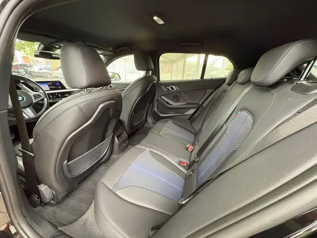BMW 1 Series view 13