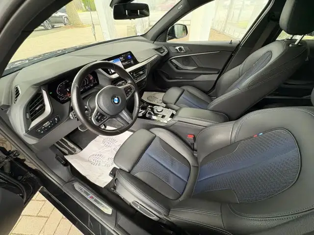 BMW 1 Series view 6