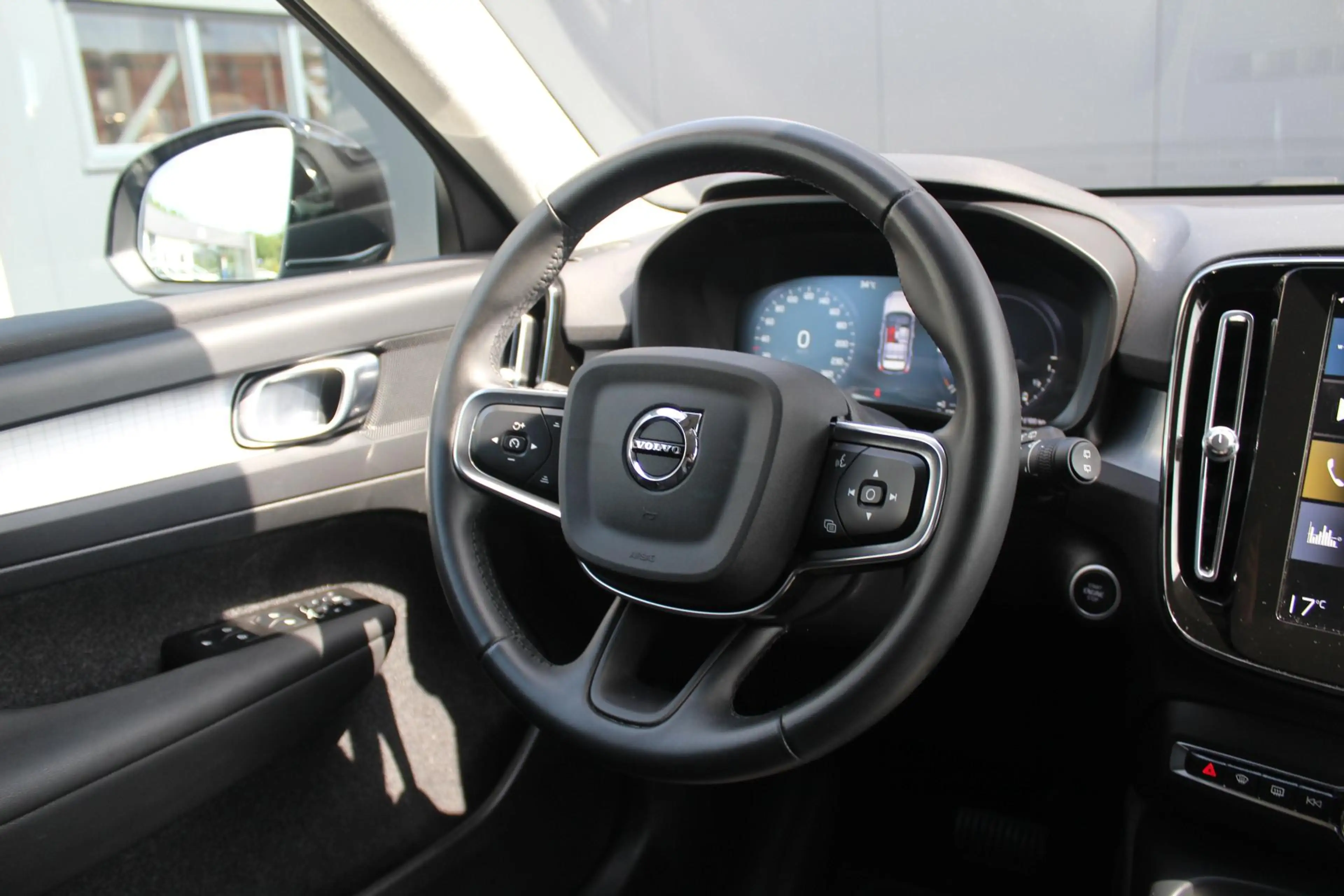 Volvo XC40 1.5 T4 Recharge Inscription Expression | Incl. 12 — photo 2