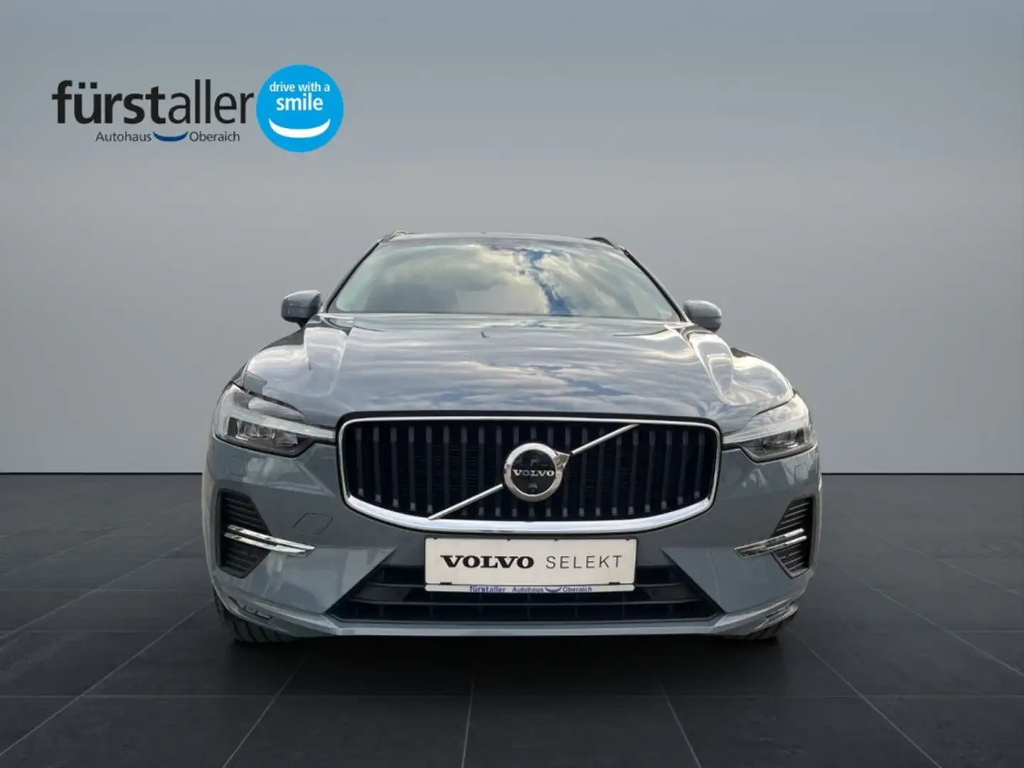 Volvo XC60 B4 (D) Momentum Pro Grau - 2