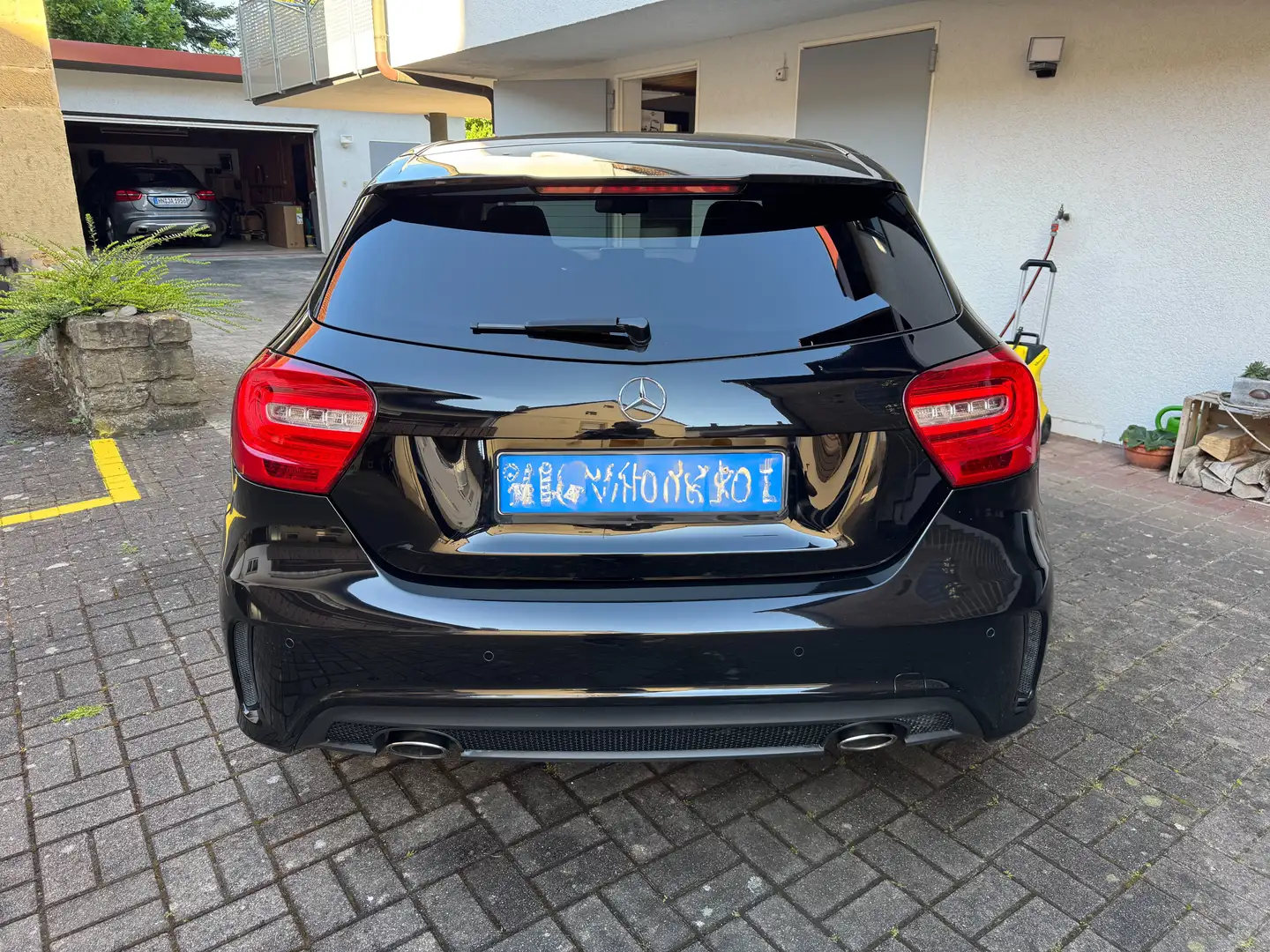 Mercedes-Benz A 200 A 200 7G-DCT AMG Line Negru - 2