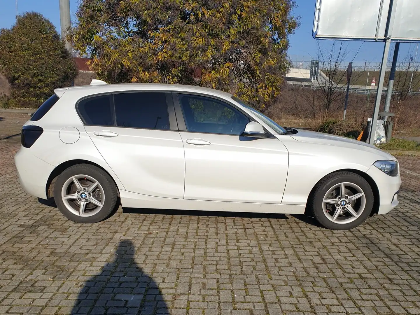BMW 118 118d 5p Advantage auto Biały - 2