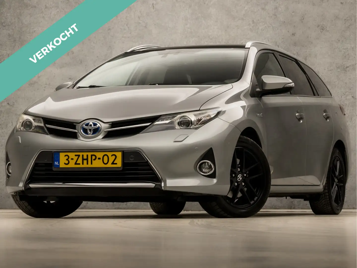 Toyota Auris Touring Sports 1.8 Hybrid Sport Automaat (PANORAMA Grey - 1