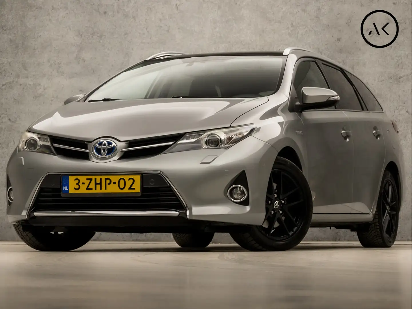 Toyota Auris Touring Sports 1.8 Hybrid Sport Automaat (PANORAMA Grijs - 1