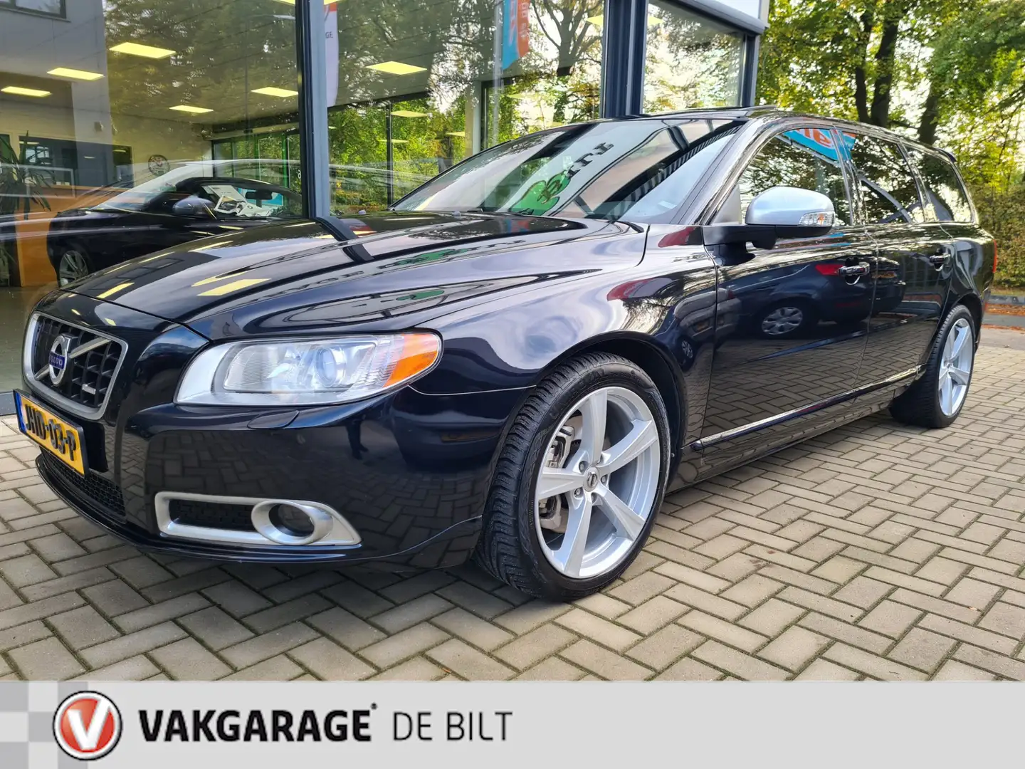 Volvo V70 3.0 T6 AWD R-design Heico 320pk Zwart - 1