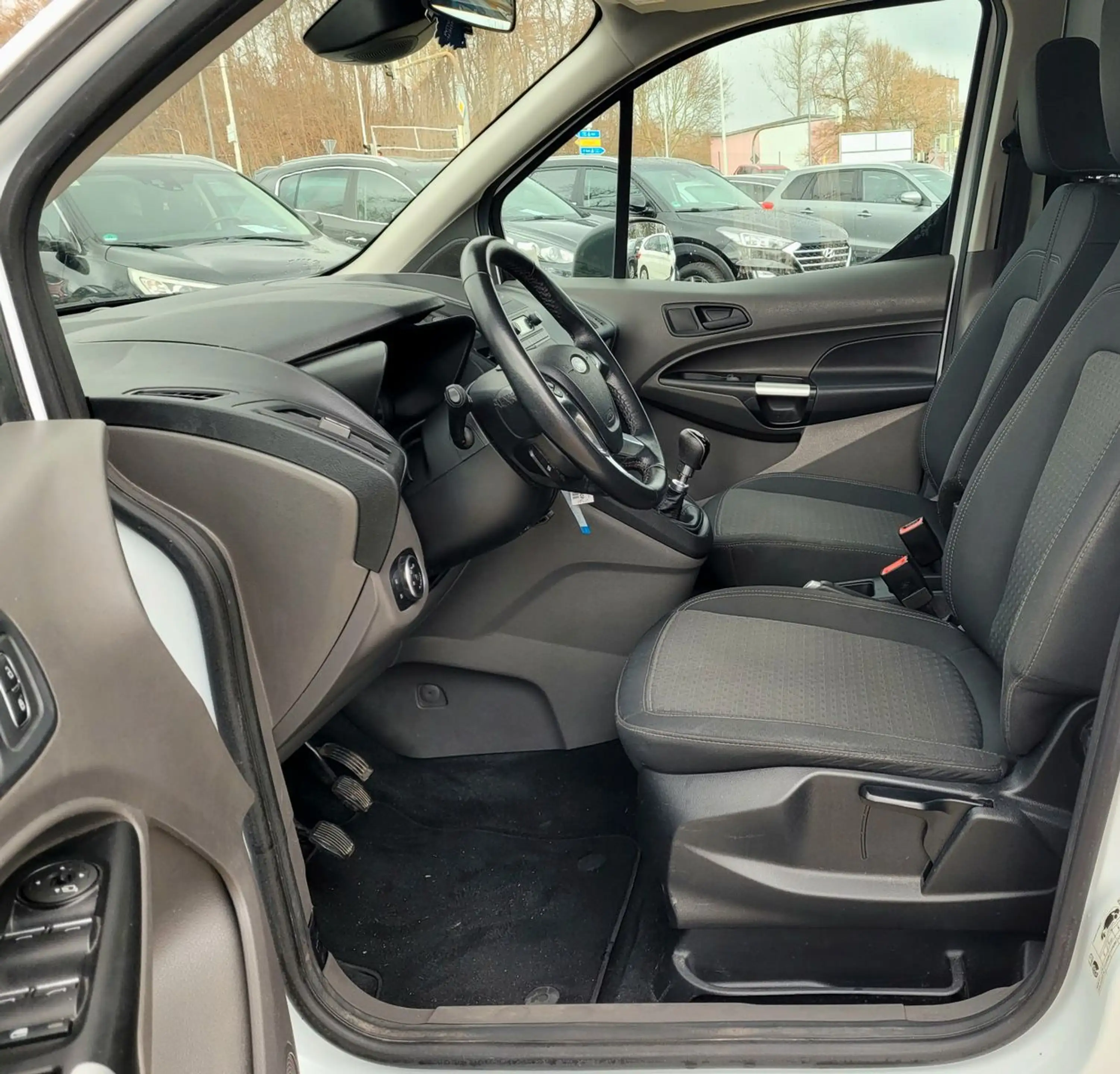 Ford Transit Connect 1.5*Klima*SZH*Temp*PDC* — photo 15