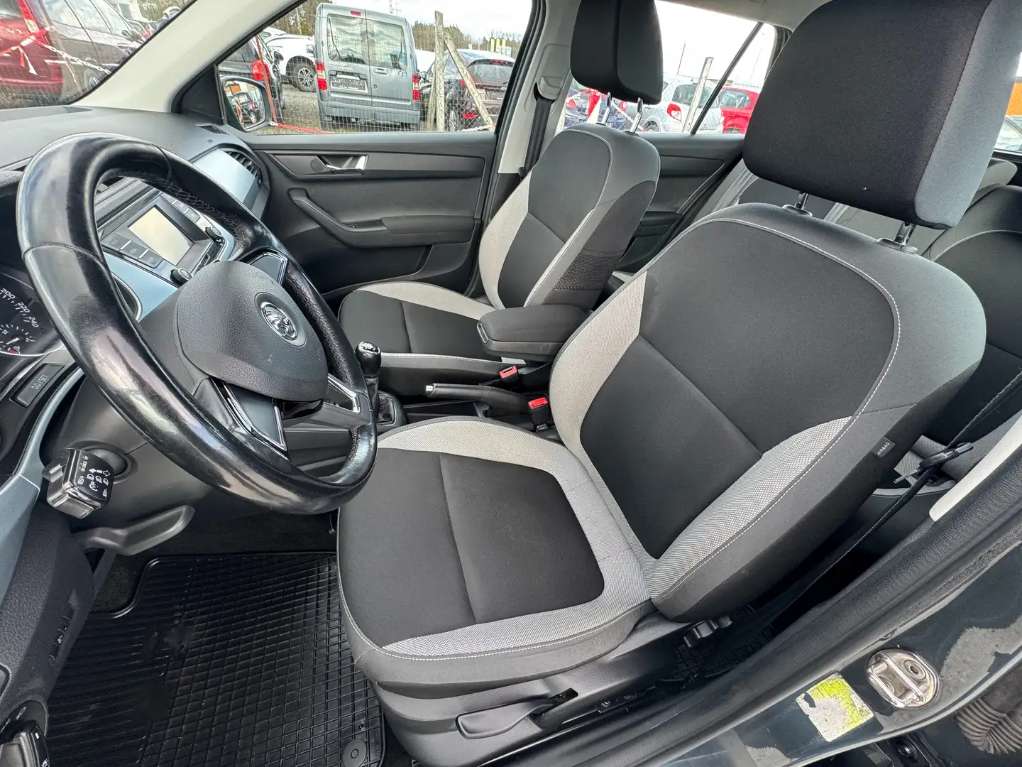 Skoda Fabia 1.2Tsi SHZ 6-Gang Grau - 2