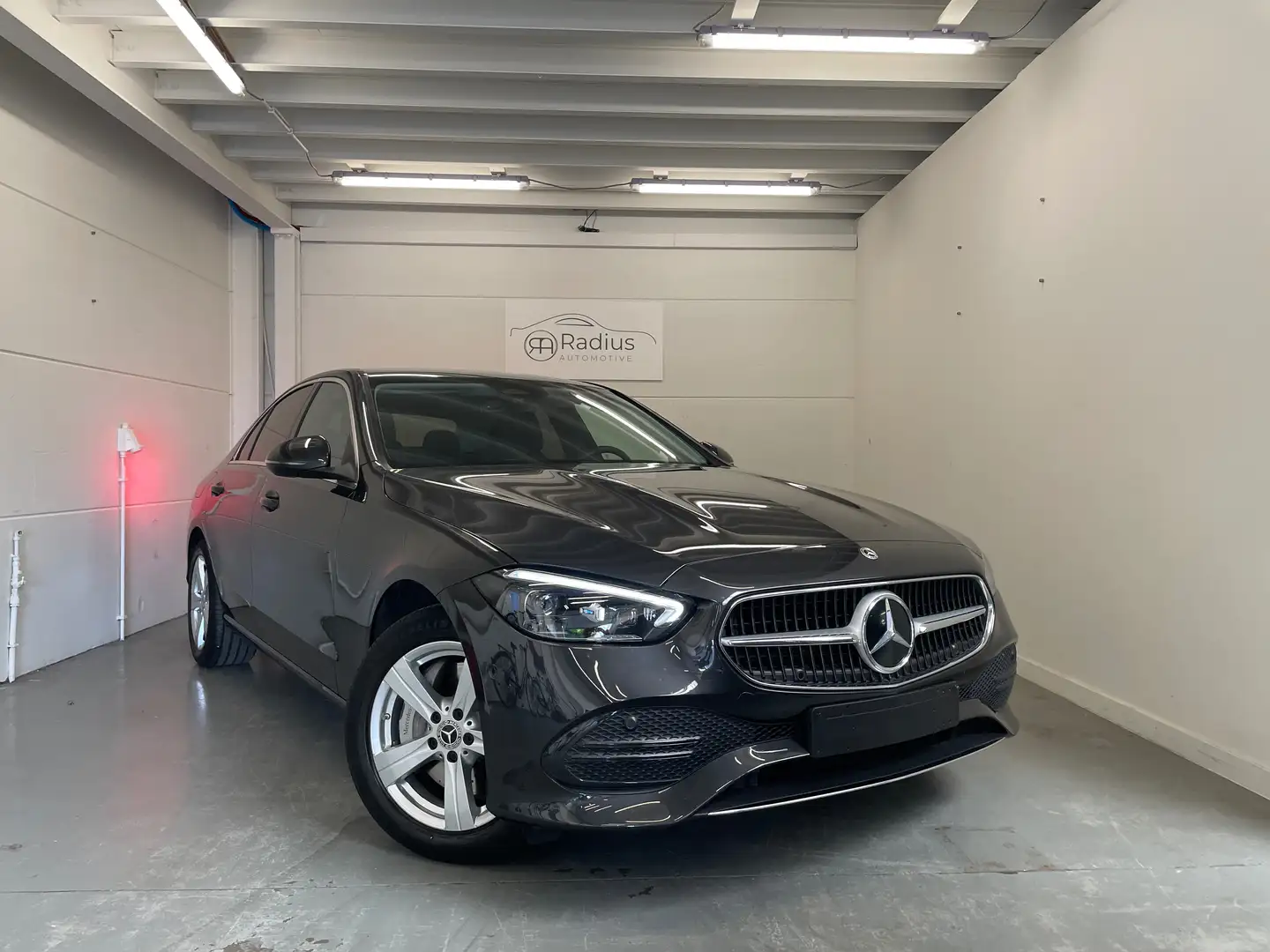 Mercedes-Benz C 300 C 300 e 4Matic 9G-TRONIC Avantgarde Advanced Grijs - 2