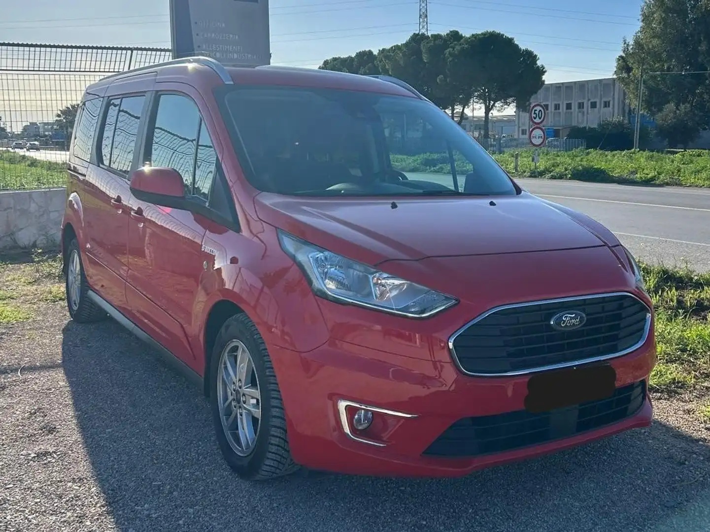 Ford Transit Connect Rouge - 1