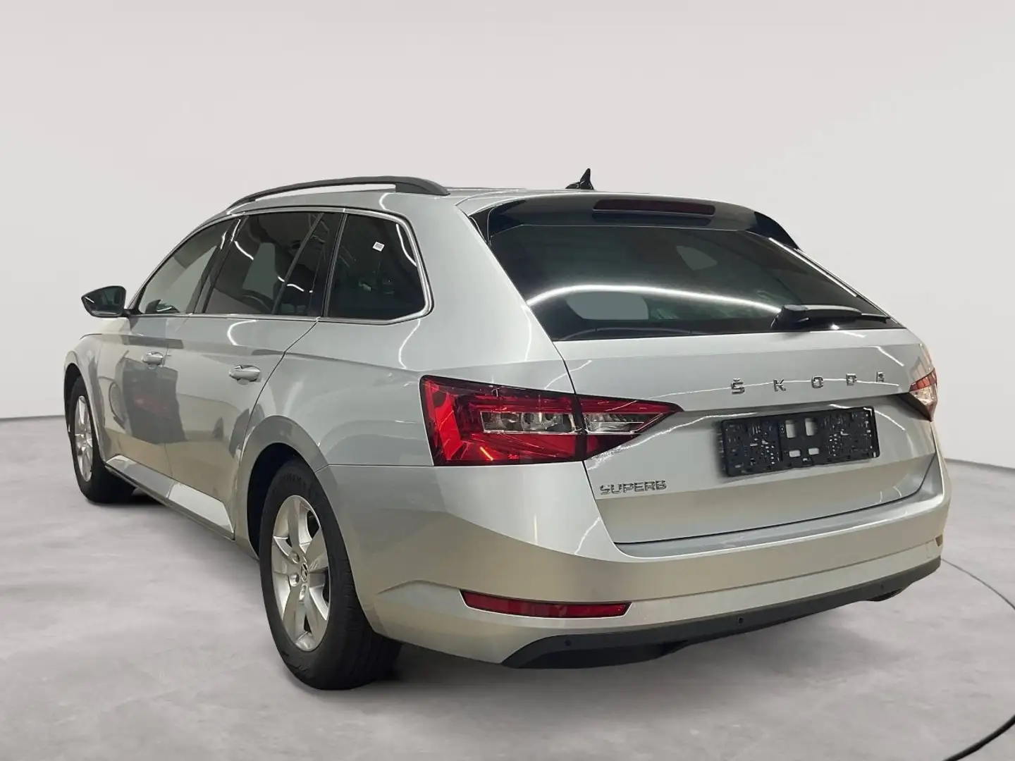 Skoda Superb Superb Combi 2.0 TDI Ambition NAV ACC Silber - 2
