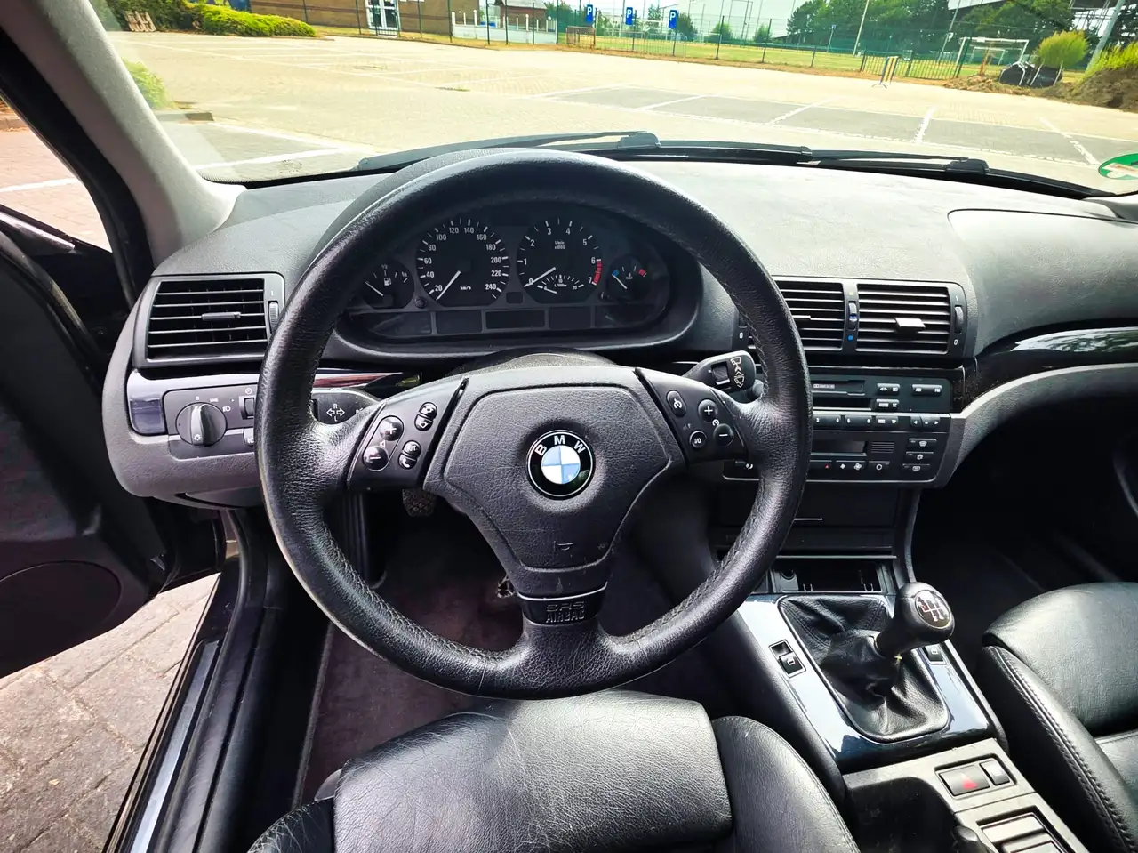 BMW 320i, foto 8