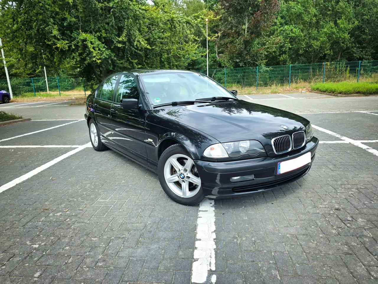 BMW 320i, foto 1
