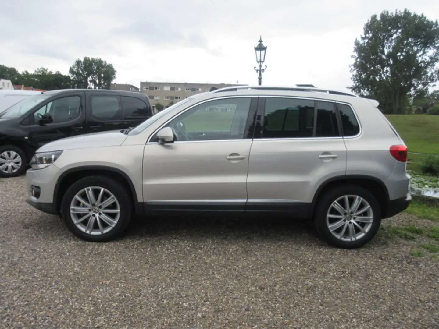 Volkswagen Tiguan 2.0 TSI - Airco - Leer - Glasdak - 200 Pk Grigio - 2