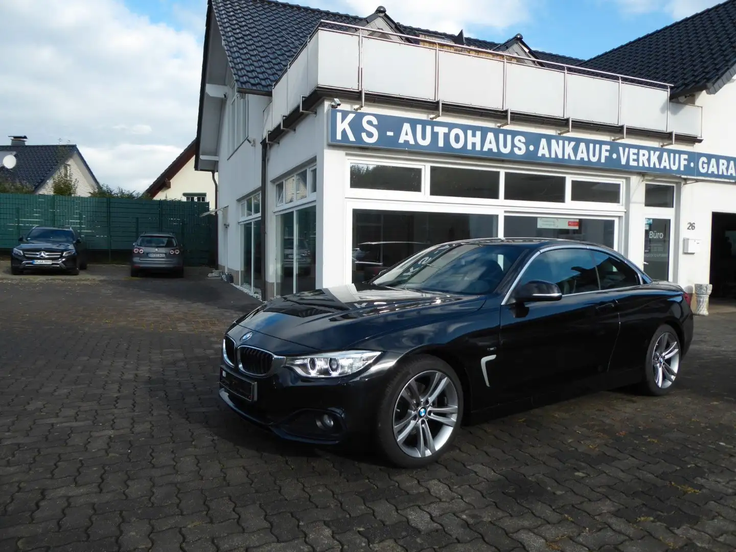BMW 420 d Cabrio Sport Line Schwarz - 1