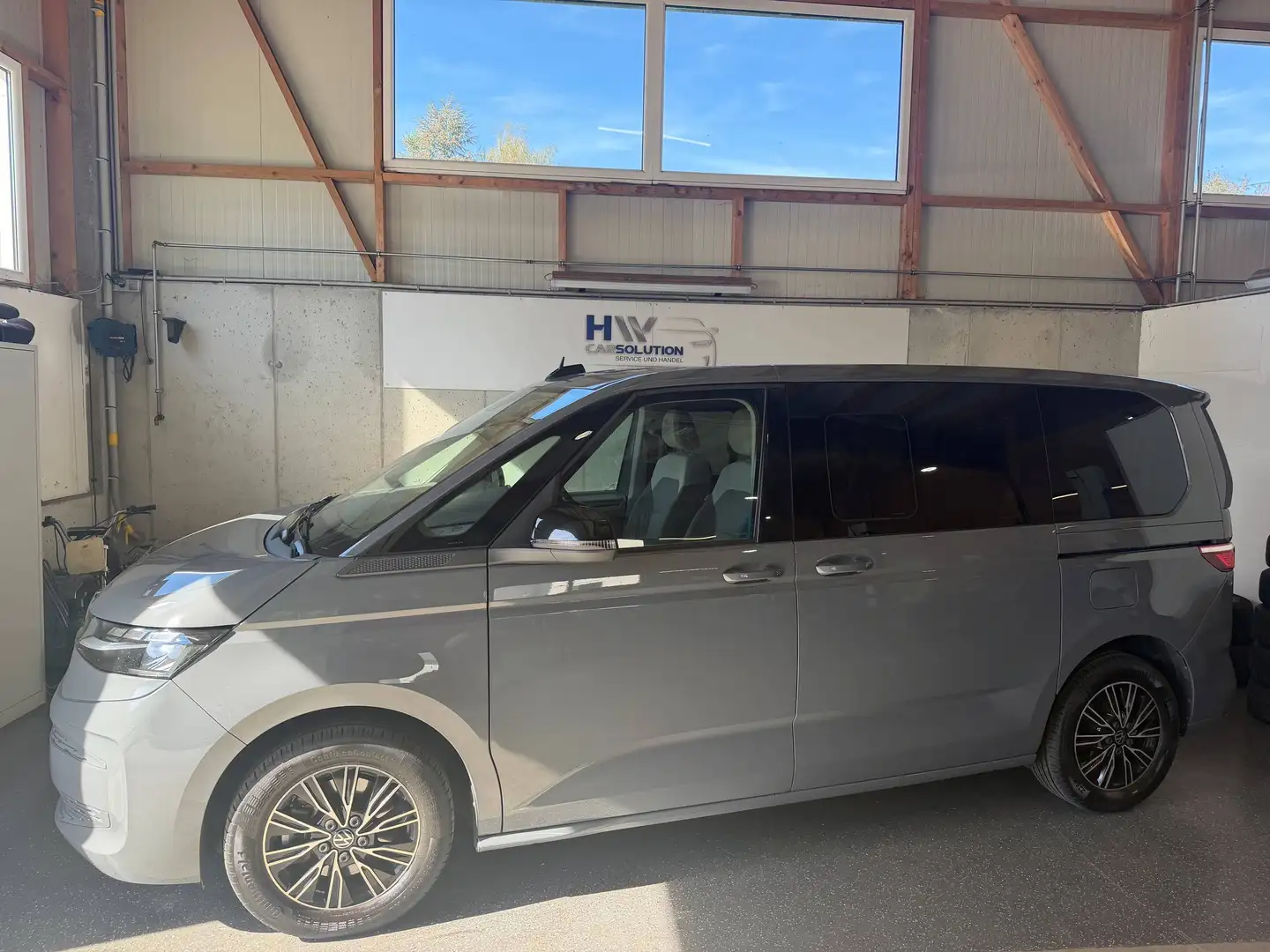 Volkswagen T7 Multivan eHybrid Basis Grau - 2