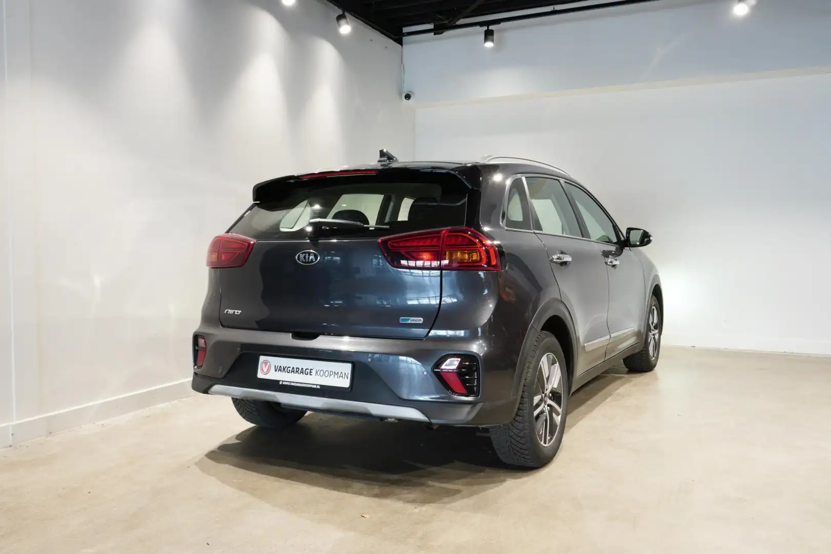 Kia Niro 1.6 GDi PHEV DynamicPlusLine Grijs - 2