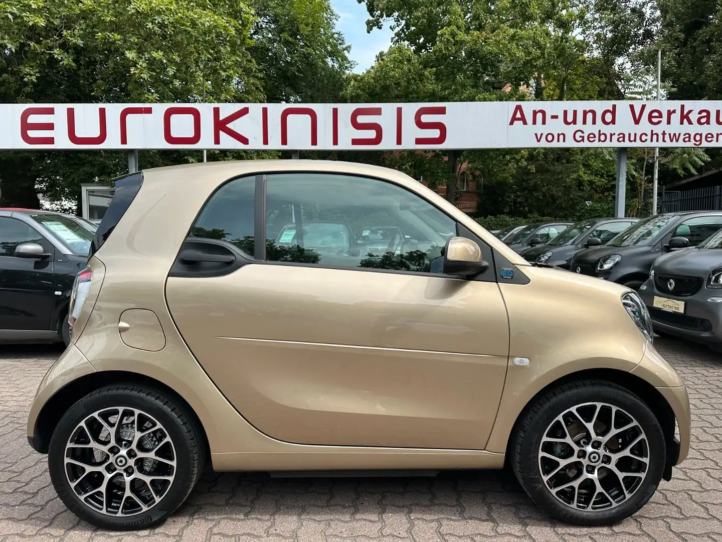 smart forTwo fortwo EQ 60kW*EXCL*PANO*LEDER*NAVI*SHZ*KAM*22kW Oro - 1