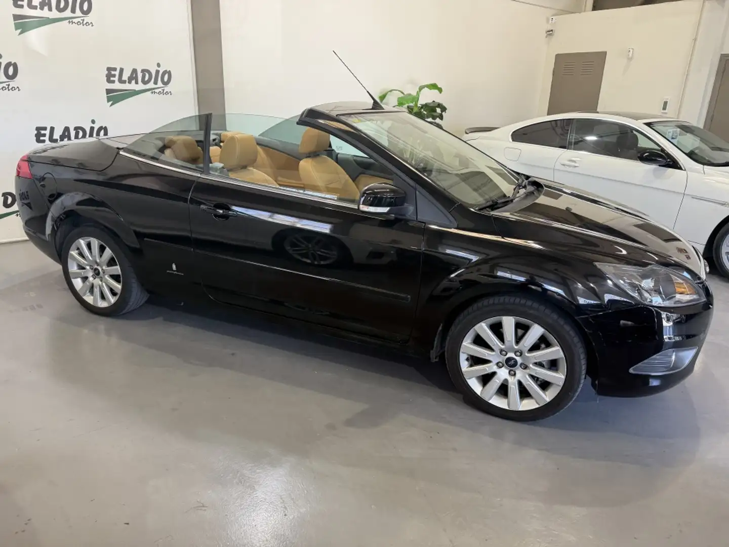 Ford Focus C.C. 2.0TDCi Titanium Schwarz - 2