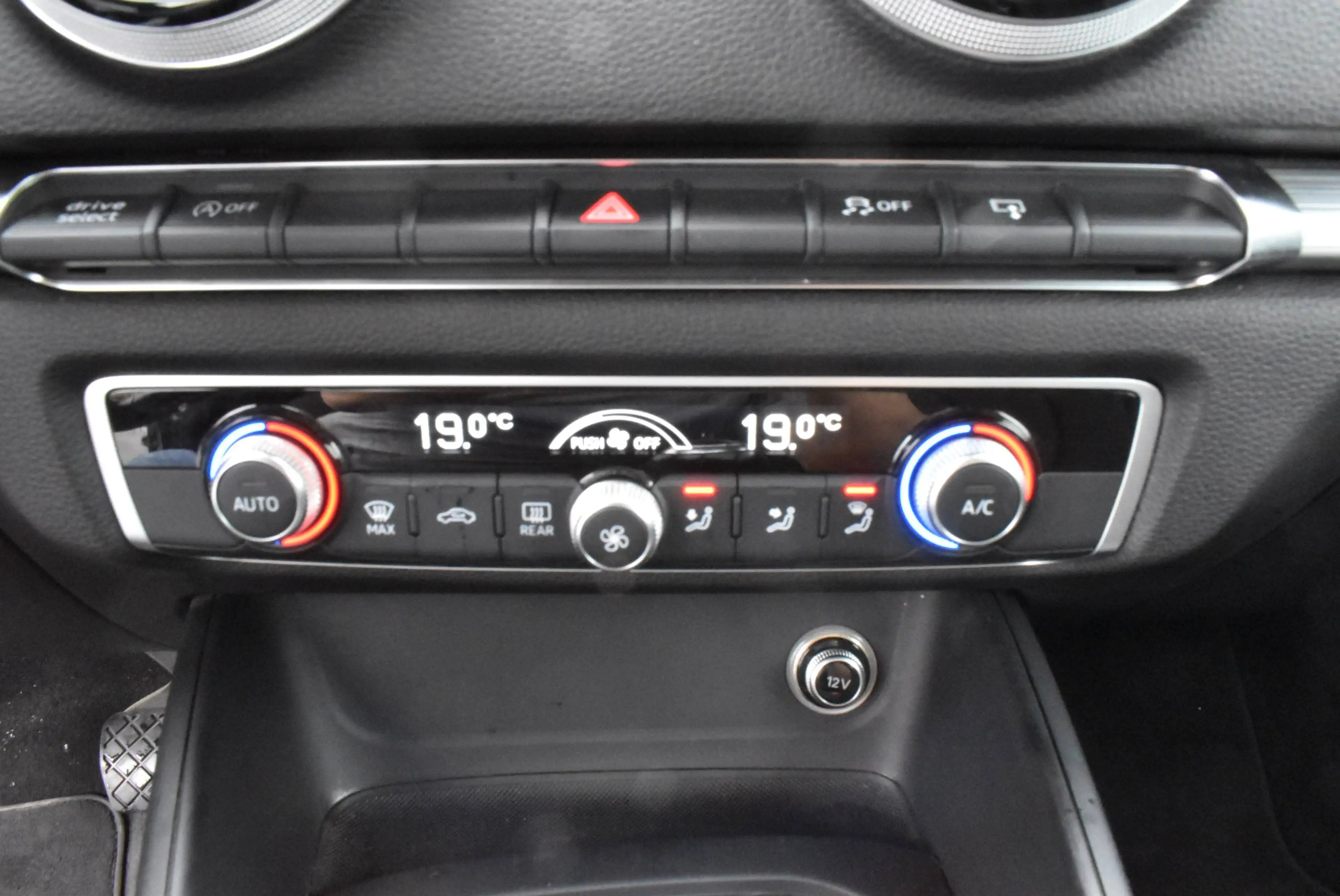 Audi A3 1.6 TDi Design Pack Sport Xenon ***12M GARANTIE*** — photo 10