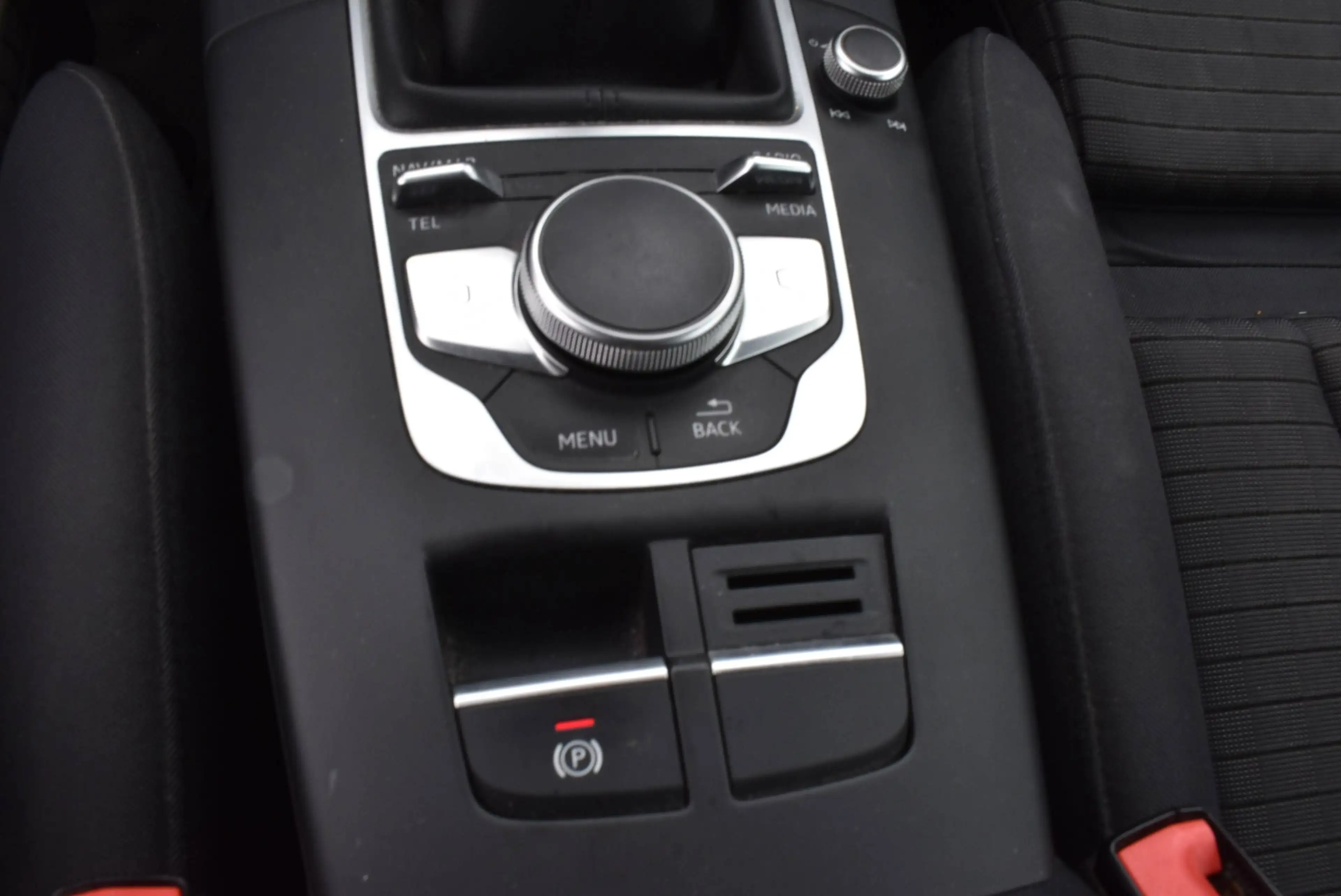 Audi A3 1.6 TDi Design Pack Sport Xenon ***12M GARANTIE*** — photo 12
